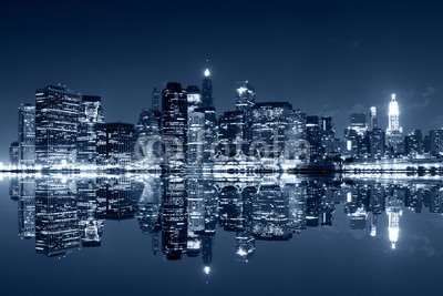 Evgeny Dubinchuk, Manhattan at night with reflections on Harlem river (new york city, manhattan, nacht, skyline, niemand, amerika, uns, brooklyn, new york city, architektur, gebäude, stadt, stadtlandschaft, uns, downtown, empire state, vorabend, abend, berühmt, financial district, tor, hafen, orientierungspunkt, lich)