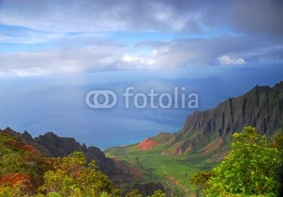David Smith, Dramatic Napali valley along the coast of Kauai, Hawaii (hawaii, kauaʻi, küste, berg, landschaft, seelandschaft, rau, grün, ozean, meer, wasser, wolken, schöner, reisen, urlaub, uns, insel, dramatisch, küstenlinie, küste, seeküste, tropisch, exotisch, vale, panorama, himme)