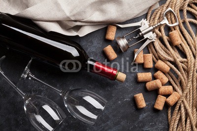 karandaev, Wine, glasses and corkscrew (wein, korken, flasche, rotwein, rot, backgrounds, tisch, hölzern, korken, holz, korkenzieher, rustikal, alkohol, close-up, getränke, alt, natürlich, trinken, weingut, jahrgang, braun, italien, alkoholiker, essen, französisch, retro, viele, schraub)