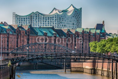 Blickfang, Speicherstadt Hamburg (hamburg, hafen, hanse, nacht, beleuchtung, brücke, gebäude, gebäude, kanal, wasser, stadtlandschaft, fenster, backstein, wand, rot, deutsch, europa, philharmoni)