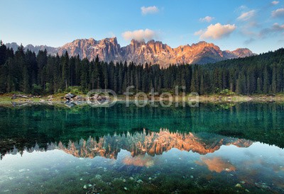 TTstudio, Lake with mountain forest landscape, Lago di Carezza (see, dolomite, italien, alpen, landschaft, berg, schöner, natur, blau, grün, sommer, di, europa, fels, landschaftlich, wasser, anblick, baum, tirol, tourismus, wald, italien, himmel, süden, frühling, reisen, natürlich, pike, dolomite, dolomite, hol)