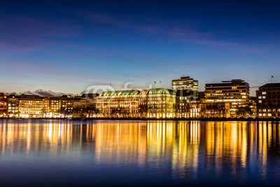 mije shots, Hamburg Binnenalster and skyline (hamburg, nacht, stadt, halle, town, see, deutsch, kirche, blau, wasser, springbrunnen, besinnung, europa, skyline, abenddämmerung, innerlich, himmel, stunde, berühmt, schöner, alt, orientierungspunkt, rivers, licht, reisen, architektur, horizontale, tur)