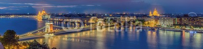 Blickfang, Budapest beleuchtet (budapest, ungarn, hauptstadt, europa, donau, balkans, touristisch, sehenswürdigkeit, stadt, wasser, brücke, kettenbrücke, beleuchtet, licht, lampe, nacht, abendstimmung, parlament, panoram)