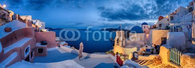 Blickfang, Santorin Panorama Abendstimmung (santorin, santorin, griechenland, griechen, insel, mittelmeer, wasser, berg, vulkan, vulkanisch, historisch, kreuzfahrt, urlaub, erholung, stranden, ägäisches meer, oia, kirche, christlich, christlich, christentum, romantisch, hübsch, sommer, kreu)