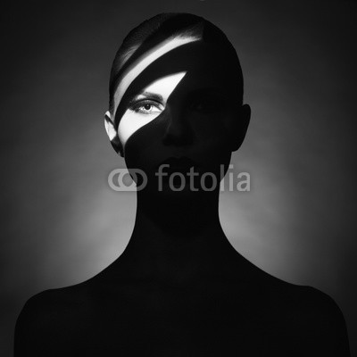 George Mayer, Surrealistic young lady with shadow on her body (sexy, schatten, mädchen, unsichtbar, geheimnisvoll, geformt, körper, frau, schöner, silhouette, auge, makeup, gesicht, modellieren, schwarz, gestalten, weiß, halb, close-up, portrait, dunkel, haut, gesundheit, erstaunlich, ausdruck, kopf, studio, luxu)