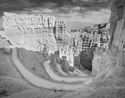 MaciejBledowski, Winding path in Bryce Canyon National Park. (bryce canyon, pfad, reisen, landschaft, schwarz, weiß, landschaftlich, utah, uns, berg, wildnis, sandstone, attraktion, amerik)