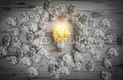 farizun amrod, New idea concept with crumpled office paper and light bulb (ideen, neu, brainstorming, business, konzept, led, papier, klug, gedanken, leuchten, dokument, viele, leistung, lampe, innovation, ball, glühbirne, einzigartig, erfolg, hell, licht, entdeckung, eindeutigkeit, resolution, start, ergebnis, kreati)