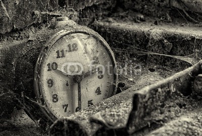 Blickfang, Uhr - die vergessene Zeit (bejahrt, nostalgie, historisch, uhren, wecker, fingerzeig, ziffer, zeit, morbid, zeit, verloren, vergessen, schwarz, weiß, s)