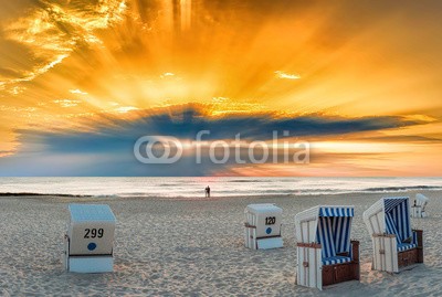 Blickfang, Sylt Kampen rotes KLiff Panorama (blau, deutsch, reiseziel, insel, meer, sand, urlaub, touristisch, nordsee, sylt, wasser, panorama, welle, stranden, entspannung, see, sanddünen, rot, strandkorb, strandkorb, sonnenuntergänge, leuchten, sonnenstrah)