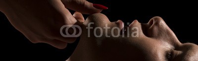 Photographee.eu, Do not stop touching me (paar, sex, bett, erotisch, leidenschaft, sinnlichkeit, sehnsucht, relationen, schlafzimmer, nackt, verführung, verführerisch, romantisch, affäre, love affair, romanze, sensibel, spuren, gefühl, zärtlichkeit, nacktheit, körper, nacht, lover, küsse)