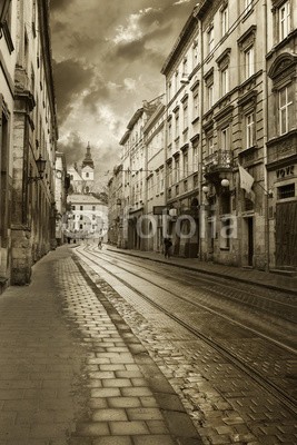 tverkhovinets, Narrow street in Lviv (schwarzweiß, enge, architektonisch, schöner, schwarz, gebäude, stadt, reiseziel, downtown, europa, europäisch, fassade, historisch, geschichtlich, haus, interessant, lemberg, märkte, monochrom, alt, gehsteig, pflaster, fußgänger, platz, populä)