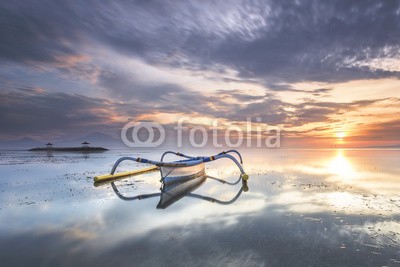 farizun amrod, Traditional Balinese boat Jukung at Sanur beach in the morning in Bali, Indonesia (asien, asiatisch, hintergrund, bali, balinesisch, schöner, boot, ernte, kultur, umwelt, fischer, fischfang, essen, korn, gras, wachsen, indonesien, bewässerung, insel, landschaft, lush, natur, neu, ozean, reisfeld, einträchtig, pflanze, rice, ländlich)
