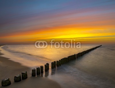 Mike Mareen, Sunrise over the sea (über, sonnenuntergang, meer, sonnenaufgang, ozean, wasser, himmel, schöner, strand, hintergrund, natur, indonesien, reisen, landschaft, wolken, morgengrauen, farbe, rot, sommer, orange, sonne, sonnenschein, bunt, boot, licht, berg, sonnenlicht, küst)