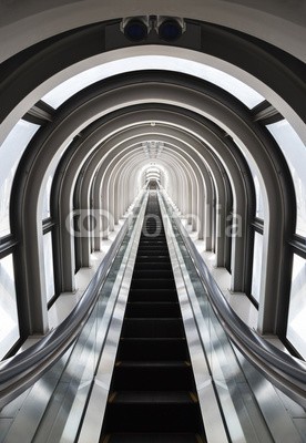 leeyiutung, Futuristic tunnel and escalator (tunnel, korridor, futuristisch, architektur, hintergrund, treppenhaus, schwarzweiß, u-bahn, way, stahl, blickwinkel, bauen, zukunft, business, urbano, verkehr, cyberspace, halle, rohr, technologie, abstrakt, modern, geometrisch, stadtteil, entwerfen, stad)