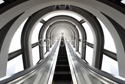 leeyiutung, Futuristic tunnel and escalator (tunnel, korridor, futuristisch, architektur, hintergrund, treppenhaus, schwarzweiß, u-bahn, way, stahl, blickwinkel, bauen, zukunft, business, urbano, verkehr, cyberspace, halle, rohr, technologie, abstrakt, modern, geometrisch, stadtteil, entwerfen, stad)