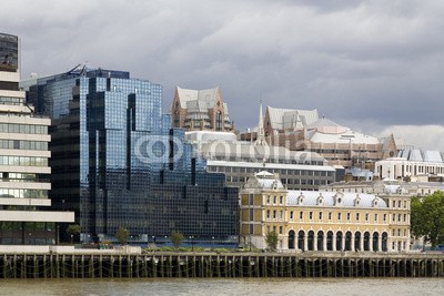 Blickfang, Architektur an der Themse London (englisch, britischer, england, london, architektonisch, sehenswürdigkeit, hauptstadt, historisch, reiseziel, urlaub, stadtlandschaft, skyscraper, wohnung, himmel, fenster, postmodern, büro, büro, stadt, stahl, glas, themse, farbe, horizontale, nieman)