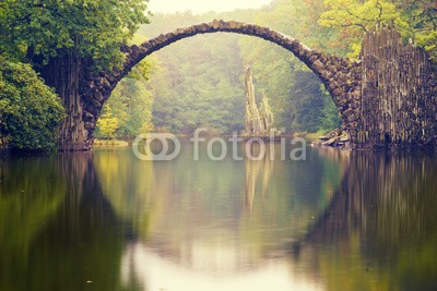 Mike Mareen, Rakotz bridge in Kromlau (brücke, deutsch, herbst, bunt, wasser, park, natur, alt, landschaft, wölben, architektur, steine, konstruktion, wald, szenerie, berühmt, silence, schlussstein, anblick, gold, river)