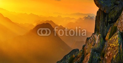 denis_333, In mountains (berg, sonnenuntergang, fels, highland, hoch, froh, anblick, landschaft, furchen, skala, sonnenlich)