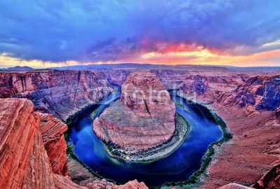 romanslavik.com, Horseshoe Bend on Colorado River at Sunset and Cloudy Weather, Utah (hufeisen, verbiegen, landschaft, rivers, colorado, schlucht, arizona, sonnenuntergang, grand, natur, uns, page, reisen, wüste, himmel, wildnis, anblick, berühmt, fels, rot, wolken, park, wasser, landschaftlich, dunkel, schleife, schöner, kurve, uta)
