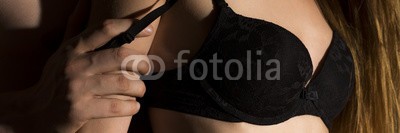 Photographee.eu, Man pulling woman's bra straps (frau, mann, relationen, paar, liebe, intimität, unterwäsche, damenunterwäsche, sex, sexy, nackt, nacktheit, berühren, verkehr, erotik, versuchung, leidenschaft, sex, sehnsucht, kopfbal)