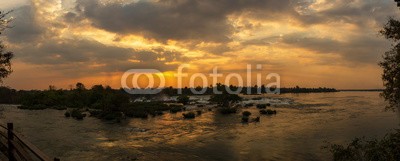 sutiporn, Sunset Khone phapheng waterfall Champasak Laos. (laos, wasserfall, fallen, rivers, natur, grün, urwald, landschaft, park, tropisch, exotisch, strömend, insel, süden, schöner, frisch, pflanze, frühling, frische, entspannen, wild, fels, reisen, strömen, erstaunlich, mekong, natürlich, sonnenuntergan)