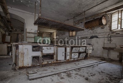 portishead5, Küche und Herd im Geisterhotel (leerstehend, hotel, zimmer, bejahrt, verfallen, verschmutzt, ruine, tapete, schimmel, vergessen, unordnung, verwesen, hausrat, bett, gardine, kaputt, unbewohnt, messie, mess, haus, demon, küche, feuerstell)