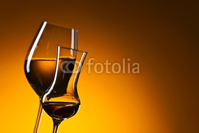 Igor Normann, Closeup of glasses with white wine ,free space for your text (wein, rotwein, weißwein, alkohol, weingut, trinken, weingläser, close-up, rot, silhouette, bar, alkoholiker, hintergrund, schwarz, weiß, getränke, bordeaux, cabernet, glas, foodie, flüssigkeit, merlot, restaurant, studio, lichtdurchlässi)