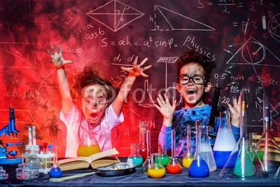 Andrey Kiselev, smoke and shock (chemiker, kind, labor, knalle, schock, flasche, gelehrsamkeit, junge, biologie, biotechnologie, schultafel, chemie, kind, kindheit, gefährlich, entdeckung, ausbildung, ausstattung, emotional, experiment, explosion, weiblich, feuer, formeln, spaß, spassi)
