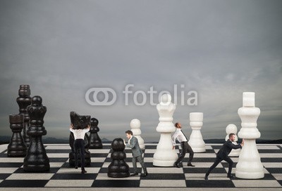 alphaspirit, Strategy and tactics in business (business, chess, bewegung, strategie, taktik, taktik, stück, player, determination, kampf, schachbrett, pfiffig, unternehmer, teamwork, niederlage, erhalten, target, gaming, motivation, herausforderung, partners, support, erfolg, führung, ste)