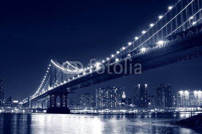 Joshua Haviv, Manhattan Bridge and Manhattan skyline At Night, New York City (manhattan, orientierungspunkt, uns, urbano, reisen, brücke, touristen, skyline, skyscraper, new york city, apartment, architektur, brooklyn, gebäude, business, stadt, stadtlandschaft, entwerfen, downtown, ost, elemente, kaiserreich, vorabend, aben)