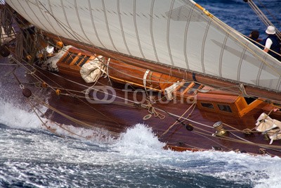 Christophe Baudot, Old sailing boat (segelboot, crew, gespann, segel, schiff, boot, wind, schleier, meer, ozean, segel, sailing, navigation, transport, wassersport, wasser, schnur, seil, regatta, natur, küste, puerto, strom, moor, ruder, nautisch, gesperrt, hängen, hold, pulley, winde, al)