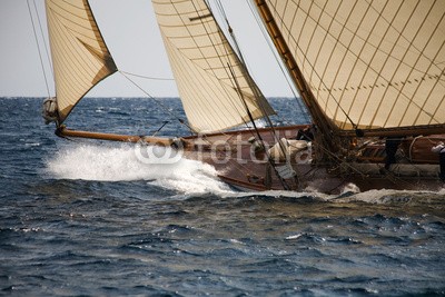 Christophe Baudot, Old sailing boat (segelboot, crew, gespann, segel, schiff, boot, wind, schleier, meer, ozean, segel, sailing, navigation, transport, wassersport, wasser, schnur, seil, regatta, natur, küste, puerto, strom, moor, ruder, nautisch, gesperrt, hängen, hold, pulley, winde, al)