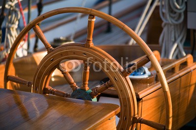 Christophe Baudot, Old sailing boat (segelboot, suprastruktur, boot, freude, wind, schiff, schleier, meer, ozean, sailing, navigation, transport, wassersport, wasser, schnur, seil, regatta, entspannung, urlaub, natur, küste, puerto, strom, moor, ruder, nautisch, gesperrt, hold, pulley, wind)