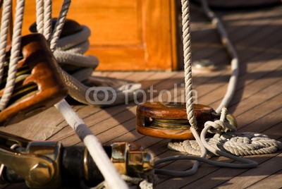 Christophe Baudot, Old sailing boat (segelboot, suprastruktur, boot, freude, wind, schiff, schleier, meer, ozean, sailing, navigation, transport, wassersport, wasser, schnur, seil, regatta, entspannung, urlaub, natur, küste, puerto, strom, moor, ruder, nautisch, gesperrt, hold, pulley, wind)