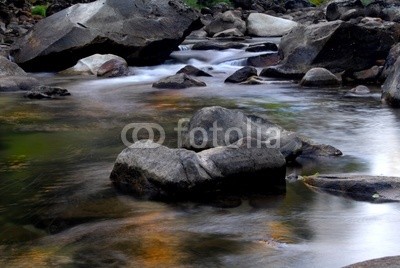 David Smith, small rapids in merced river in california with colorful reflect (herbst, schöner, schönheit, gelassenheit, bunt, staat, dramatisch, furchterregend, fallen, fisch, fischfang, strömend, isoliert, see, landschaft, moody, national park, natur, draußen, einträchtig, postkarte, schnell, rivers, fels, ländlich)