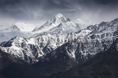 Sakrapee Nopparat, Snow Mountain with Blue Sky from Leh Ladakh India (berg, eis, alpen, pike, schnee, landschaft, weiß, himmel, skala, panorama, natur, blau, reisen, hoch, gletscher, hintergrund, schöner, kalt, anblick, urlaub, tourismus, europa, wolken, fels, oberteile, winter, schönheit, natürlic)