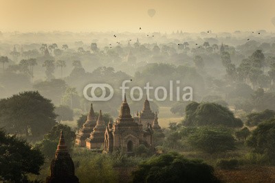 Sakrapee Nopparat, Sunrise scene at pagoda ancient city field in Bagan Myanmar. (burma, burma, uralt, asien, pagode, tempel, sonnenaufgang, architektur, landschaft, buddhist, anblick, religion, orientierungspunkt, morgens, religiös, erbschaft, stupa, birmanisch, landschaftlich, natur, reisen, sonnenuntergang, stadt, alt, buddhismu)