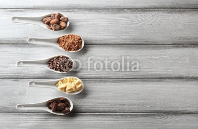 Africa Studio, Spoons with different cocoa products on wooden background (antioxidans, hintergrund, bohne, braun, butte, schokolade, kakao, farbe, kochen, köstlich, nachspeise, diät, different, essen, essen, gesund, zutaten, natürlich, schreibfeder, nährstoffe, objekt, organisch, pulver, produkt, produkt, protein, rezep)