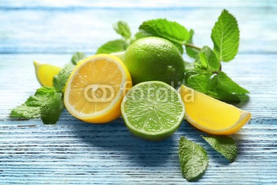 Africa Studio, Composition with citrus fruits and mint on wooden background (aroma, hintergrund, blau, zitrusgewächs, close-up, sätze, essen, flavour, essen, fragrance, frisch, frische, obst, grün, gesund, kraut, kräuter, zutaten, blatt, blatt, lemmon, kalk, menthol, minzen, natürlich, objekt, organisch, pfefferminz, pflanz)