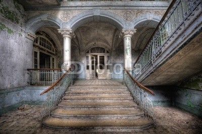 Grischa Georgiew, Old stairs in Beelitz (bejahrt, architektur, ruine, krankenhaus, verfallen, vergangenheit, licht, gebäude, kaputt, klapprig, aufpolieren, instandsetzung, wand, verschmutzt, verschmutzt, mystisch, surreal, ddr, treppe, schönheit, geschichte, putz, mauerwerk, bröckel)