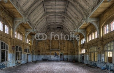 Grischa Georgiew, old sports hall (ruine, architektur, verfallen, licht, gebäude, kaputt, klapprig, aufpolieren, wand, verschmutzt, verschmutzt, mystisch, surreal, ddr, geschichte, vergangenheit, bejahrt, denkmal, fenster, krankenhaus, medizin, sport, gymnastik, halle, gymnastik, gebäud)