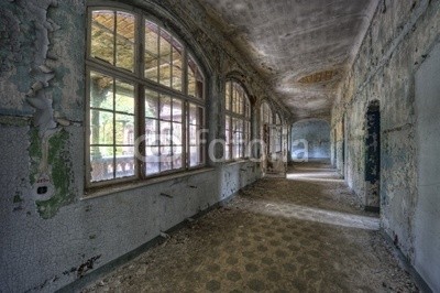 Grischa Georgiew, old floor (bejahrt, architektur, ruine, gang, fenster, krankenhaus, farbe, blättern, abblättern, fassade, verfallen, vergangenheit, licht, gebäude, kaputt, klapprig, aufpolieren, instandsetzung, wand, verschmutzt, verschmutzt, mystisch, surreal, ddr, anblic)