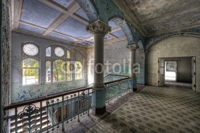 Grischa Georgiew, Beelitzer Sanatorium (bejahrt, architektur, ruine, krankenhaus, verfallen, vergangenheit, licht, gebäude, kaputt, klapprig, aufpolieren, instandsetzung, wand, verschmutzt, verschmutzt, mystisch, surreal, ddr, treppe, schönheit, geschichte, putz, mauerwerk, bröckel)