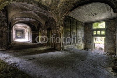 Grischa Georgiew, Beelitzer Gewölbegang (bejahrt, architektur, ruine, gang, fenster, krankenhaus, farbe, blättern, abblättern, fassade, verfallen, vergangenheit, licht, gebäude, kaputt, klapprig, aufpolieren, instandsetzung, wand, verschmutzt, verschmutzt, mystisch, surreal, ddr, anblic)