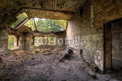 Grischa Georgiew, Sanierungsfall Beelitzer Heilstätten (architektur, bejahrt, raum, zimmer, krankenhaus, verfallen, krankenhaus, tür, fenster, blick, rahmen, bohrung, fensterrahmen, müll, dreck, umwelt, wand, farbe, abblättern, blättern, schönheit, depression, stimmung, umweltverschmutzung, zei)