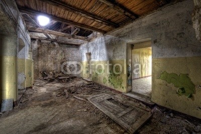 Grischa Georgiew, Loch in der Decke (architektur, bejahrt, raum, zimmer, krankenhaus, verfallen, krankenhaus, tür, fenster, blick, rahmen, bohrung, fensterrahmen, müll, dreck, umwelt, wand, farbe, abblättern, blättern, schönheit, depression, stimmung, umweltverschmutzung, zei)