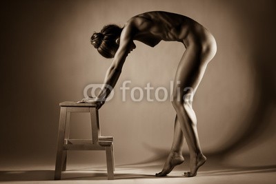 Anton Belovodchenko, Naked woman body on black background. Fine art photo of woman body. (mädchen, glamour, hintergrund, luxus, menschlich, eleganze, weiblich, jung, erwachsen, leute, frau, entspannung, modellieren, kaukasier, sinnlichkeit, gesundheit, jugendzeit, gesicht, pflege, stil, gestalten, haut, ausdruck, posieren, hübsch, figuren, ho)