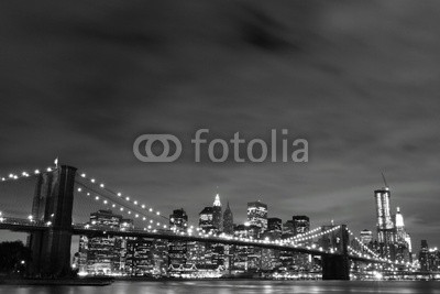 Joshua Haviv, Brooklyn Bridge and Manhattan Skyline At Night, New York City (brooklyn bridge, manhattan, lower manhattan, stadt, stadtlandschaft, urbano, skyline, skyscraper, orientierungspunkt, new york city, new york city, metropole, hauptstädtisch, amerika, apartment, architektur, attraktion, brücke, brooklyn, gebäud)