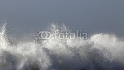 Zacarias da Mata, Detailed sea wave splash (stürmisch, groß, welle, meer, platsch, brechend, hintergrund, weiß, natur, details, wasser, ozean, kräfte, nass, wetter, wind, küste, gischt, seelandschaft, sturm, atlantic, marée, tsunamis, detailliert, küste, blau, schönheit, himmel, close-u)