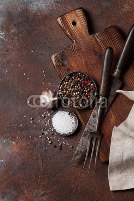 karandaev, Vintage kitchen utensils and spices (kochen, gewürz, fleisch, messer, abzweigungen, menü, rezept, jahrgang, hintergrund, küche, hölzern, dunkel, board, rustikal, stahl, flach, legen, schwarz, metall, küchenutensilien, chefkoch, cutting, utensil, alt, large, steak, holz, handtuch, ros)